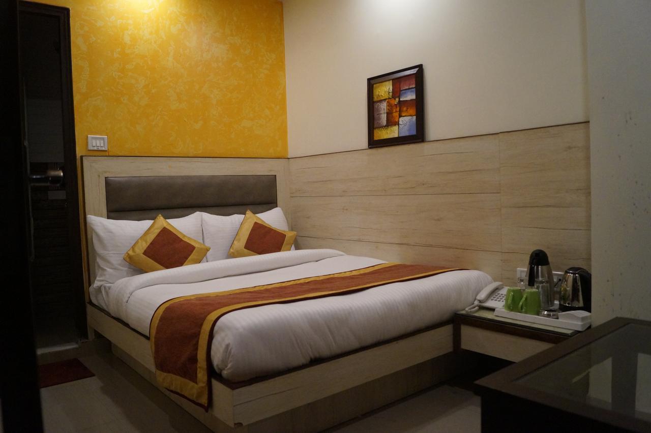 Optimum Oxford International Hotel New Delhi Buitenkant foto