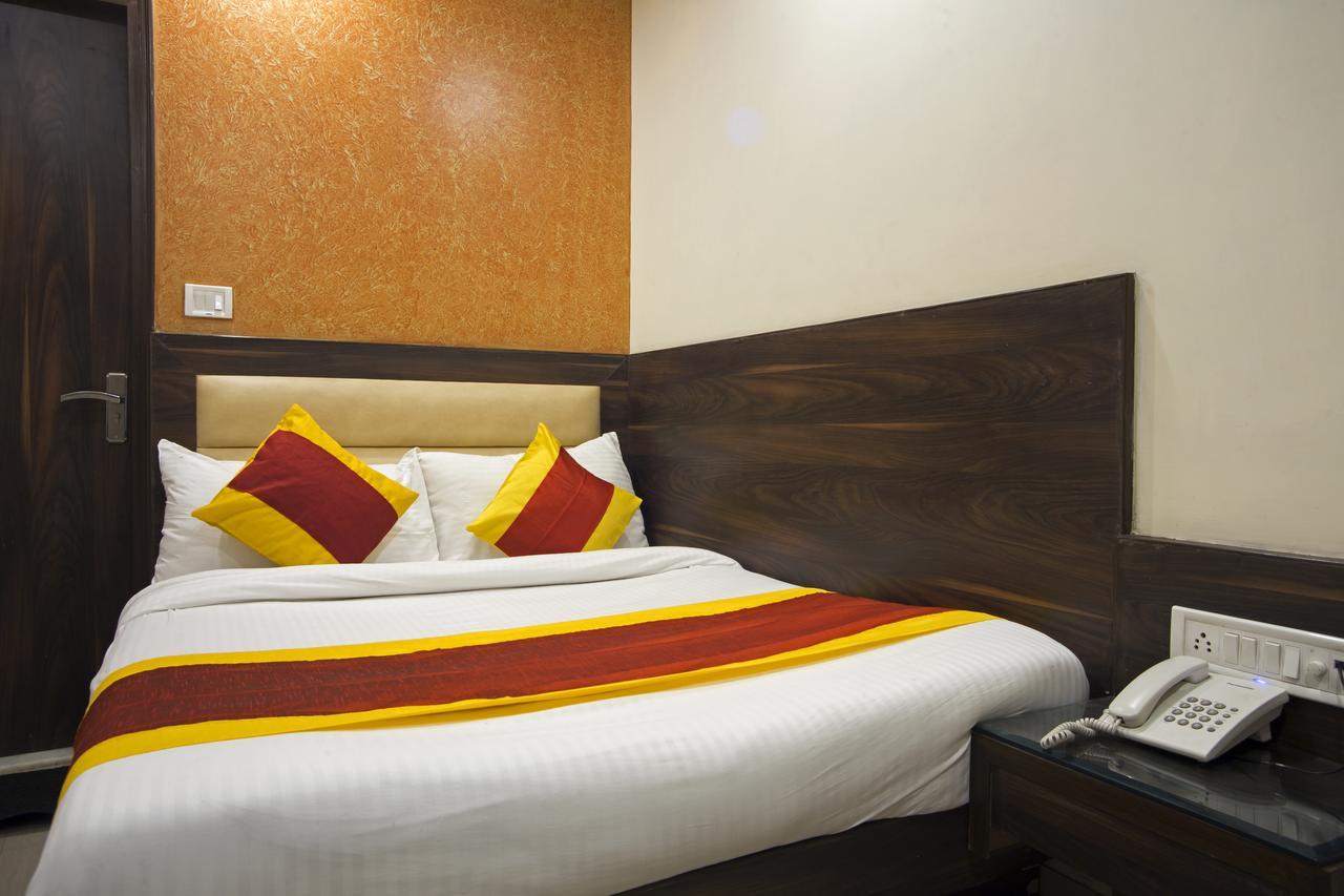 Optimum Oxford International Hotel New Delhi Buitenkant foto