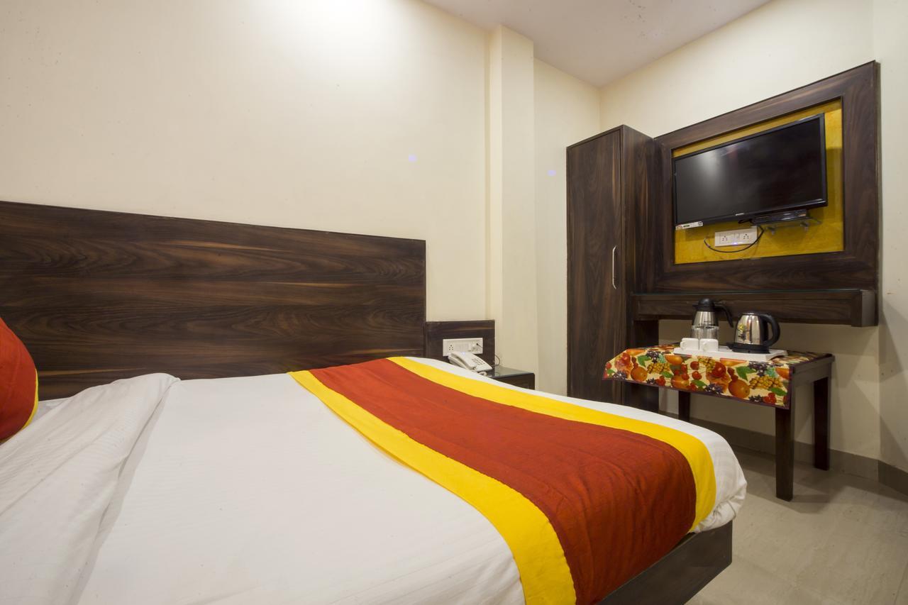 Optimum Oxford International Hotel New Delhi Buitenkant foto